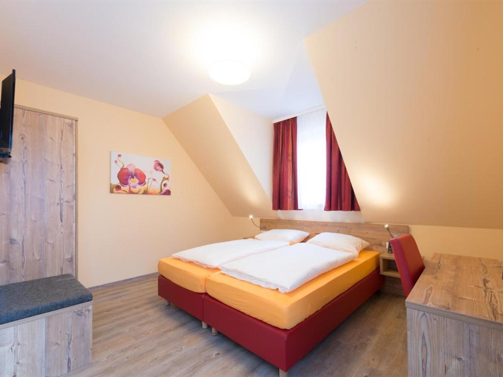 Landgasthof Schwarzes Ross Ansbach Exteriör bild